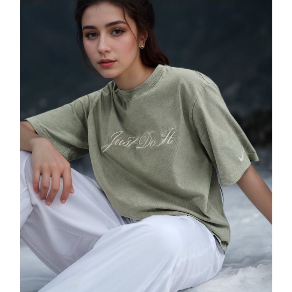 NWT Nike Women's Loose Fit Boxy T-Shirt Green S